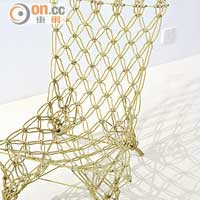 Knitted Chair $54,000<br>以一根繩子織成，輕巧之餘，在光線照射下，陰影效果優美。