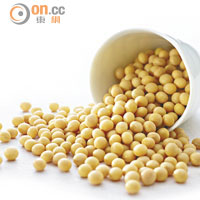 黃豆是決定豉油味道的重要因素，李錦記所用的黃豆均是非基因改造，而且豉油絕不加防腐劑，吃得放心。