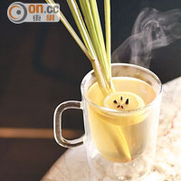 Ginger Toddy $88（e）<br>在傳統的Hot Toddy中加入越南元素，薑、香茅、八角和丁香，酒味外，還富濃濃香料氣息。