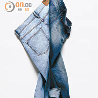 採用回收紡織纖維製作的牛仔褲與一般牛仔褲的外形無異，夠晒經典。