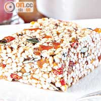 Organic Millet Square $40<br>小巧精緻的Millet Square，由杏仁、乾杏脯、芝麻、麥皮和醋米糖製成，佐茶吃最夾。