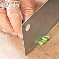 製法<br>i.韭菜不用汆水，清洗乾淨切成小段。