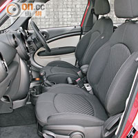 MINI Cooper S Countryman-Urban Edition的車廂寬敞，坐得舒適。
