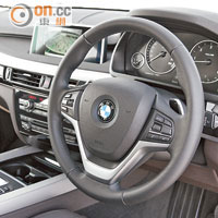 車廂布局豪華兼具運動氣息，一貫BMW的風格。
