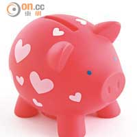 Piggy Coin Bank<br>愛是一點一滴累積的，財富亦然，送對方一個愛心豬仔錢罌，齊齊為未來積存資本吧！ $45（f）