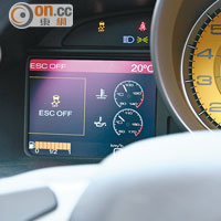 錶板左方屏幕可顯示各項重要行車資訊，把ESC系統關掉時亦然。