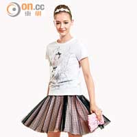 T-shirt $3,200、Skirt $4,500、Clutch $2,450