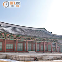 跟展館相鄰的古廟狀房子，其實是建於李氏朝鮮時期的政府部門。