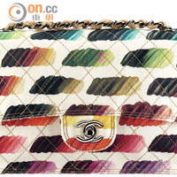 Chanel米色七彩圖案帆布手袋 $19,500（b）