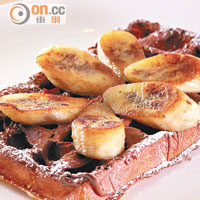 Nutella Spread, Pan Fried Banana Waffle $58 <br>窩夫質感鬆軟，塗滿Nutella榛子醬，香蕉灑上肉桂粉略煎，簡單又滿足。