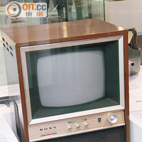 1965年Sony第一部彩色電視機，當時售價要198,000日圓。