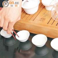 Kenneth認為，以茶待客是中國傳統禮儀，希望憑着對茶的熱情，宣揚品茗文化。