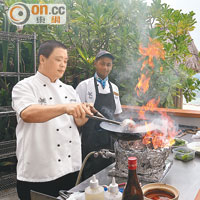 大廚Lance於09年由墨爾本移居來此，並教其他廚師如何做中菜。