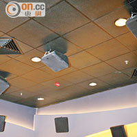 Atmos影院連天花板都有多組喇叭，聲音包圍感特強。