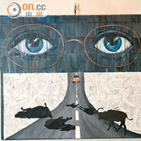 大嶼山牛隻被車撞倒，觸發Milo畫下這幅作品《人渣小傳》，圖中的眼睛則是從電影宣傳海報中取得靈感。