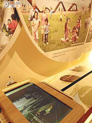 CDL Green Gallery內有多個互動電子屏幕，瀏覽資訊更便捷及富娛樂性。