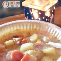 三文魚蔬菜湯是芬蘭的傳統食物。