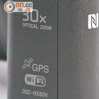 NFC晶片位於屏幕旁邊，而且內置GPS定位系統。