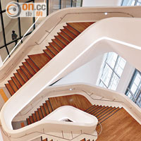 Design Lab內的螺旋樓梯為必遊之地，錯綜複雜的樓梯，連接不同空間，小心迷路。