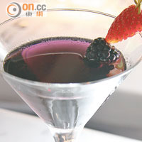 Berry Night $68<br>顧名思義，這杯酒用黑加侖子及藍莓糖漿調配，加入Vodka及三重蒸餾Triple Sec橙酒，酸甜帶微辣，刺激爽口。