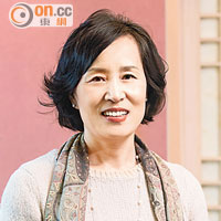 客席導師之一李美愛女士來自首爾，居港逾20年，雖是一名私人韓文導師，卻是烹調傳統韓菜能手。