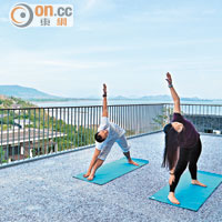 酒店有專人教授瑜伽，會因應住客程度而調校難度，完全免費。