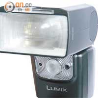 DMW-FL580LE閃光燈提供GN 58輸出，設有拍片專用LED補光燈。售價：$4,680