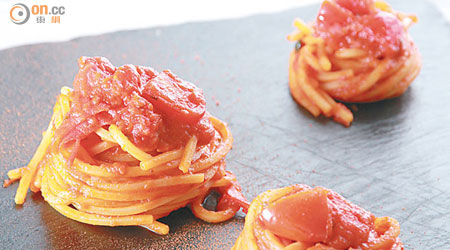 Tomatoes Spaghetti $198（a） <br>意國經典意粉，分別有以San Marzano番茄煮成醬、新鮮Datterino切碎等拌意粉，從而品嘗到鮮、酸、甜各種滋味。