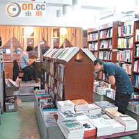 2007年開業的序言書室，主攻文史哲書籍。