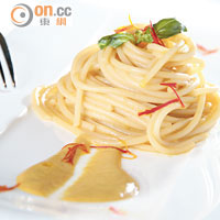 Spaghetto di Gragnano Mimosa<br>大廚媽媽家常菜之一，用上有機黃椒、番紅花、大蒜和橄欖油做成意粉醬汁，就連意粉也是自家製，入口彈牙之餘帶黃椒的香甜味。