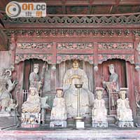石殿內藏真武及500尊道教靈官的神像。