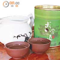 茶藝館即場沖泡武當罐茶，清淡芳香，售￥20（約HK$25）。