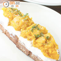 Roasted Kabocha Squash on Sour Dough Toast $88<br>焗至軟身的日本南瓜壓成蓉後混合新鮮的蔬菜，放在脆卜卜的多士上面，另有幼滑的芝士，又香又甜。