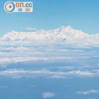 天氣好的話，可以在來往不丹的航機上看到喜馬拉雅山脈的延綿雪峰。