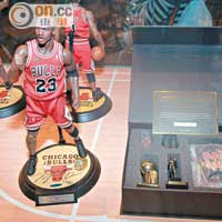 開幕日的重頭戲是Michael Jordan簽名Figure拍賣，結果以$48,000成交。