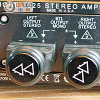 Model 525只備有平衡插口，如用開RCA就要另駁轉插了。