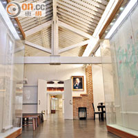 著名漢學家饒宗頤教授的藝術作品，可在館內欣賞得到。