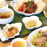 黑醋健康餐每道菜均以醋入饌，主菜甜醋炸雞開胃醒神，￥1,550（約HK$118）。