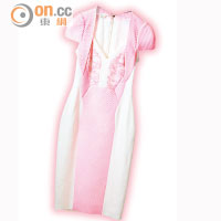 注入粉紅色的連身裙是去隆重場合之選。<br>白拼粉紅色連身裙 $16,995