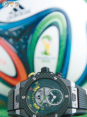 Big Bang Unico Bi-Retrograde Chrono 2014年FIFA巴西世界盃官方手錶（陶瓷碳纖維款式、限量200枚）$201,600（a）