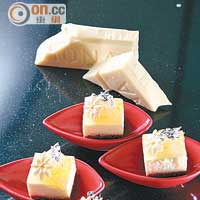 柚子白朱古力慕絲伴燕窩<br>用上35%白朱古力製造幼滑慕絲，面層放了甘甜柚子肉和皮，氣味芳香清純。