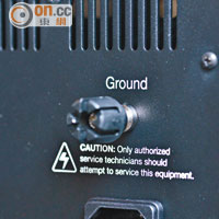設有地線Ground插口，能減少不必要雜訊，令音色更乾淨。