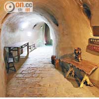藏兵洞中有多個土室，包括炊室與將軍房等。