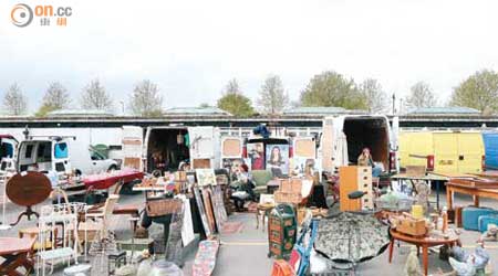Sunbury Antiques Market每次都吸引超過700個室內及戶外商販申請擺賣。