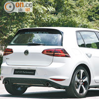 Golf GTI Performance車身多處加入骨線及導流槽，跑格盡現。