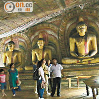 擁有50尊佛像的第3窟，名為「大新廟」，頂部的斜坡岩面是一大特色。