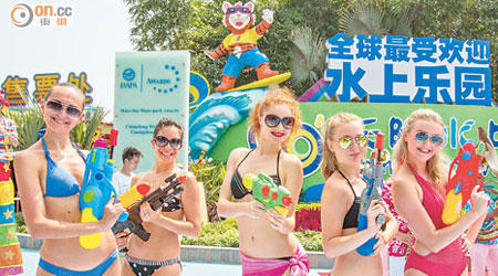 廣州長隆水上樂園剛舉辦第7屆「長隆萬人比堅尼」活動，一眾少女在陽光與熱浪間展示自然美。