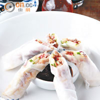 Peking Duck Rice Roll $138<br>又薄又煙韌的米紙包住北京填鴨肉、青瓜、紅椒及京葱，吃起來爽脆不膩。