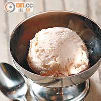 Carrot Cake Ice-cream $50<br>美式經典甜品大變身，Creamy雪糕滲出淡淡紅蘿蔔甜味，新鮮感十足。