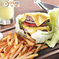 Lettuce Wrap & Burger $125<br>Off-menu 的菜式，以生菜取代麵包，夾着兩塊以美國黑安格斯牛肉搓成的漢堡扒，在美國頗為流行。
